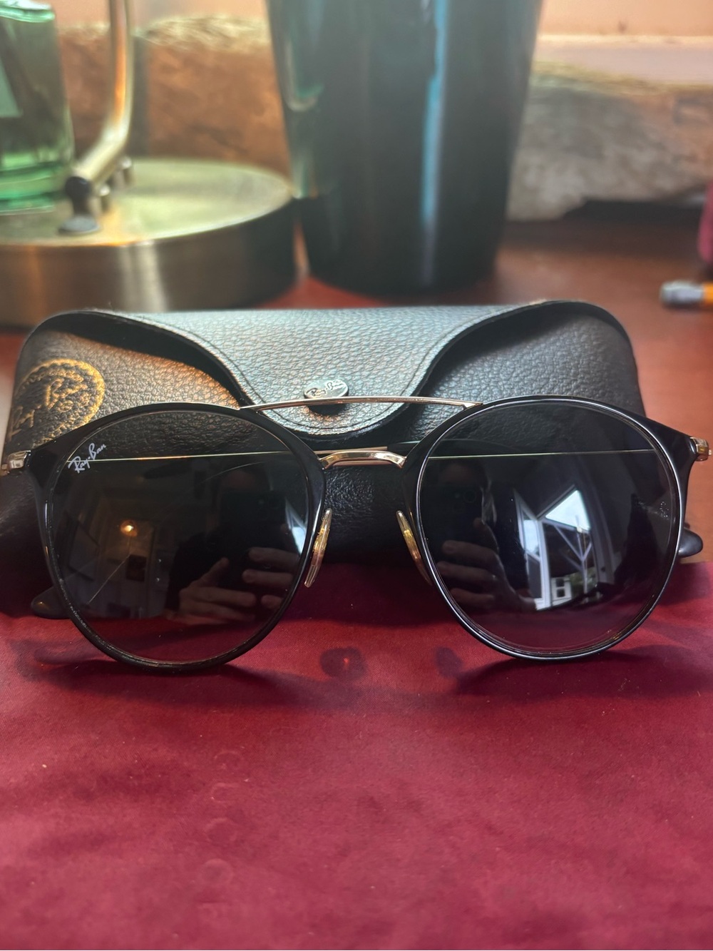 Ray-Ban Black Round Sunglasses with Silver Bridge